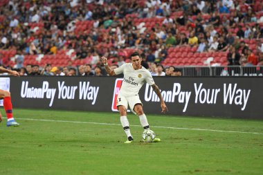 Kallang-Singapur-30Jul2018: Angel Di Maria # 11 PSG oyuncusu icc2018 'de Atletico Madrid ile Singapur' daki Paris Saint-Alman Ulusal Stadyumu 'nda karşı karşıya geldi.