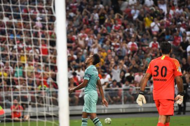 Kallang-Singapur-28Jul2018: Adrien kuduz # 25 PSG oyuncusu Buz 2018 'de Paris Saint-Alman Ulusal Stadyumu, Singapur' daki cephaneliğe karşı savaşıyor