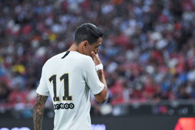 Kallang-Singapur-30Jul2018: Angel Di Maria # 11 PSG oyuncusu icc2018 'de Atletico Madrid ile Singapur' daki Paris Saint-Alman Ulusal Stadyumu 'nda karşı karşıya geldi.