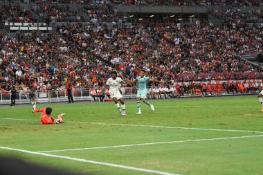 Kallang-Singapur-28 Temmuz 2018: Pierre-Emerick Aubameyang # 14 cephanelik oyuncusunun icc2018 'de Paris Saint-Alman Ulusal Stadyumu, Singapur' daki cephaneliğe karşı çarpışması