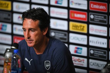 Kallang-Singapur - 28 Temmuz 2018: Unai emery arsenal basın toplantısından sonra Paris saint-germain adlı Ulusal Stadyumu, Singapur karşı arsenal arasında icc2018 Direktör