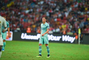 Kallang-Singapur - 28 Temmuz 2018: Mesut Ozil #10 oyuncu Arsenal icc2018 paris saint-Alman Ulusal Stadyumu'nda, Singapur karşı arsenal arasında sırasında eylem