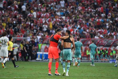 Kallang-Singapur-28Jul2018: Gianluigi Buffon # 30 PSG oyuncusu icc2018 'de Paris Saint-Almanya Ulusal Stadyumu, Singapur' daki cephaneliğe karşı savaşıyor.