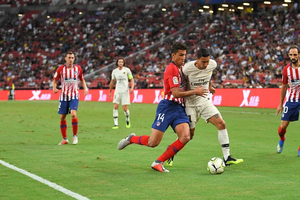 Kallang-Singapur-30Jul2018: Angel Di Maria # 11 PSG oyuncusu icc2018 'de Atletico Madrid ile Singapur' daki Paris Saint-Alman Ulusal Stadyumu 'nda karşı karşıya geldi.