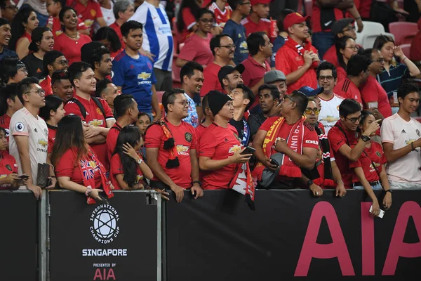 Kallang-singapore-20jul2019: Fans no identificados de la unidad de Manchester — Foto de Stock