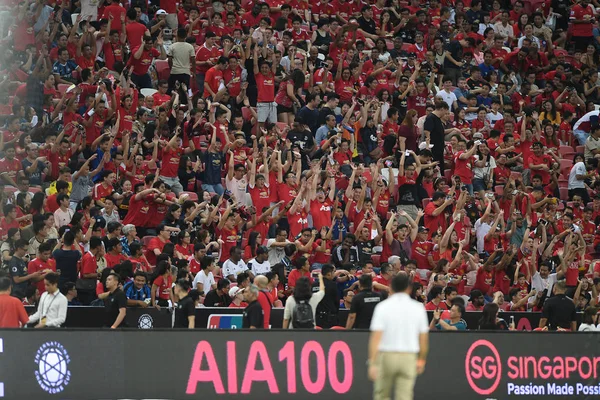 Kallang-singapore-20jul2019:Unidentified fans of manchester unit — Stock Photo, Image