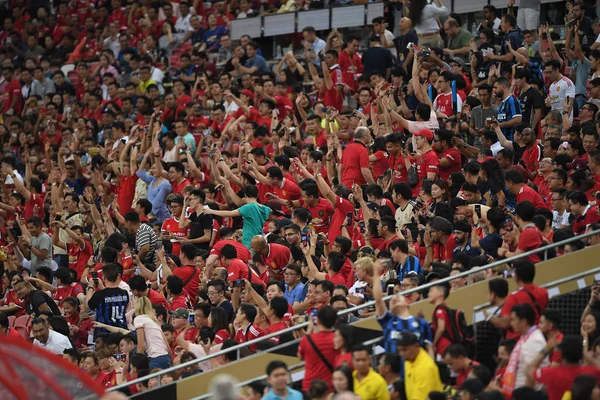 Каллуанг-Сінгапур-20юля 2019: невідомі фанати Манчестера одиниці — стокове фото