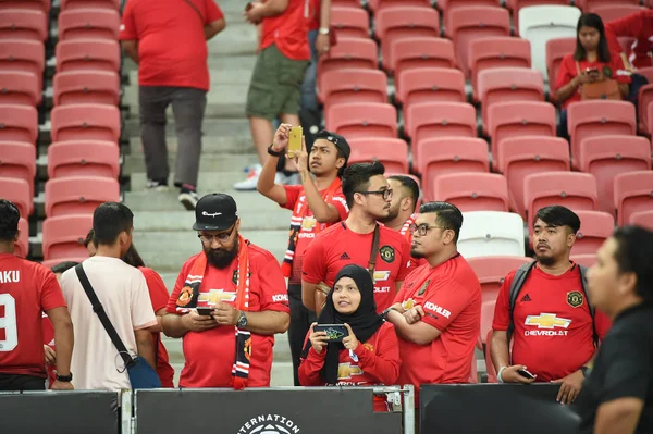 Kallang-singapore-20jul2019: Fans no identificados de la unidad de Manchester — Foto de Stock