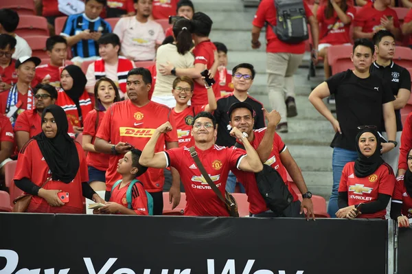 Kallang-singapore-20jul2019: Fans no identificados de la unidad de Manchester — Foto de Stock