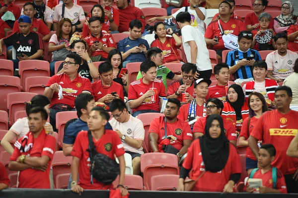 Kallang-singapore-20jul2019: Fans no identificados de la unidad de Manchester — Foto de Stock