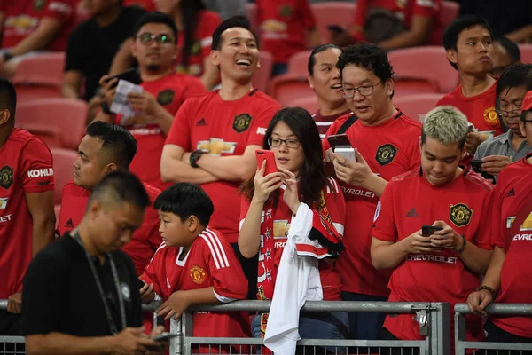 Kallang-singapore-20jul2019: Fans no identificados de la unidad de Manchester — Foto de Stock