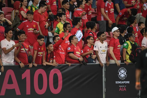 Kallang-Singapore-20jul2019: ongeïdentificeerde fans van Manchester unit — Stockfoto