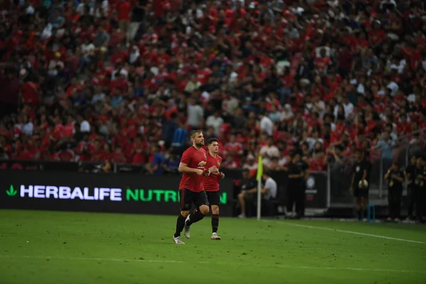 カラン-シンガポール-20jul2019:マンチェスターuのルーク・ショー#23選手 — ストック写真