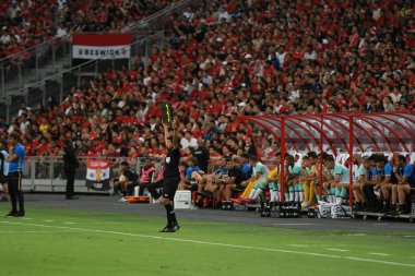 Kallang-Singapur-20jul2019: yardımcı hakem Holding ek t