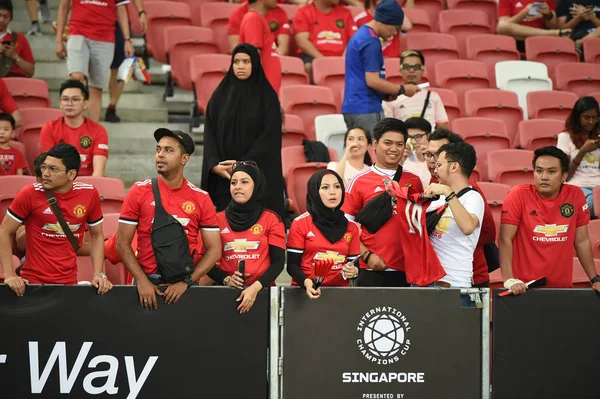 Kallang-singapore-20jul2019: Fans no identificados de la unidad de Manchester — Foto de Stock