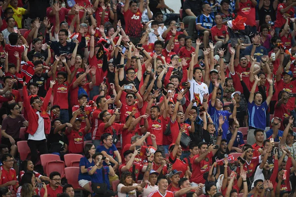 Kallang-singapore-20jul2019:Unidentified fans of manchester unit — Stock Photo, Image