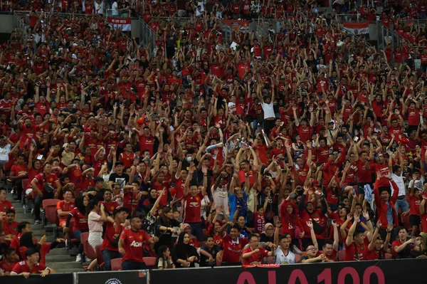 Kallang-singapore-20jul2019: Fans no identificados de la unidad de Manchester — Foto de Stock