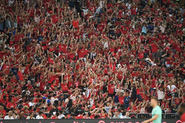 Kallang-singapore-20jul2019: Fans no identificados de la unidad de Manchester — Foto de Stock