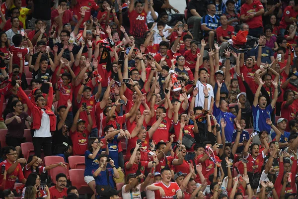 Kallang-Singapur-20jul2019: niezidentyfikowanych fanów Manchester Unit — Zdjęcie stockowe