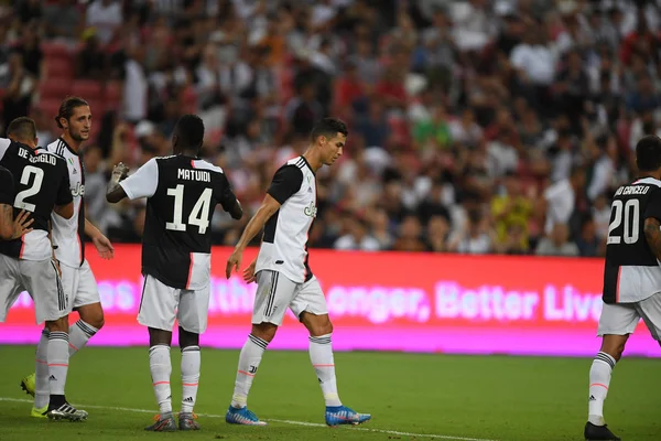 Kallang-singapore-21jul2019:player of Juventus congratulation fo — Stock Photo, Image