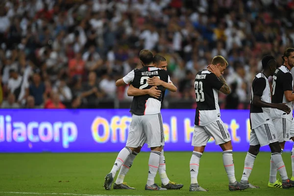 Kallang-singapore-21jul2019: jogador da Juventus parabeniza fo — Fotografia de Stock