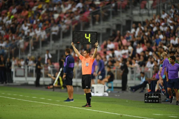 Kallang-singapore-21jul2019: Yardımcı hakem ek olarak