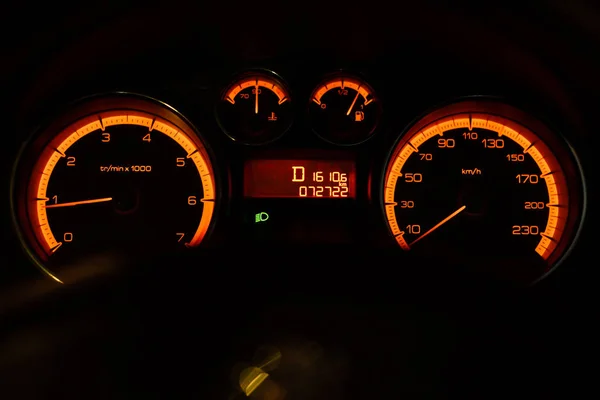 Hastighetsmätare Vägmätare Varvräknare Och Andra Mätinstrument Nattetid Varma Färger Fotot — Stockfoto