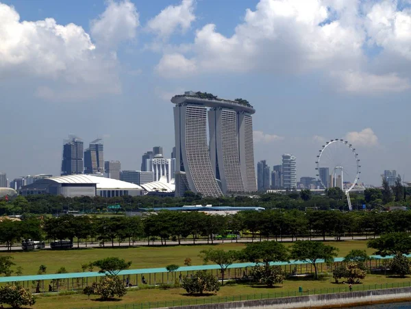 Paisagem Cidade Com Navio Cruzeiro Singapura — Fotografia de Stock