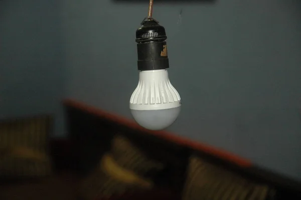 Nahaufnahme Detail Lampe verschwimmen Hintergrund — Stockfoto