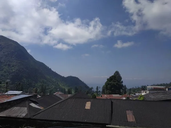 Hermoso paisaje natural diurno naturaleza al aire libre fondo cielo azul —  Fotos de Stock