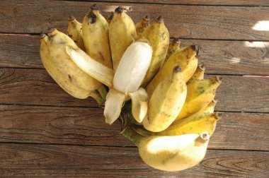 muz sarı renk meyve-sağlıklı gıda-doğa