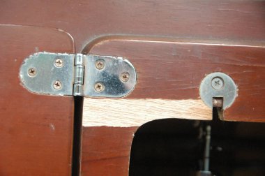 dikiş makinesi menteşe kahverengi renk