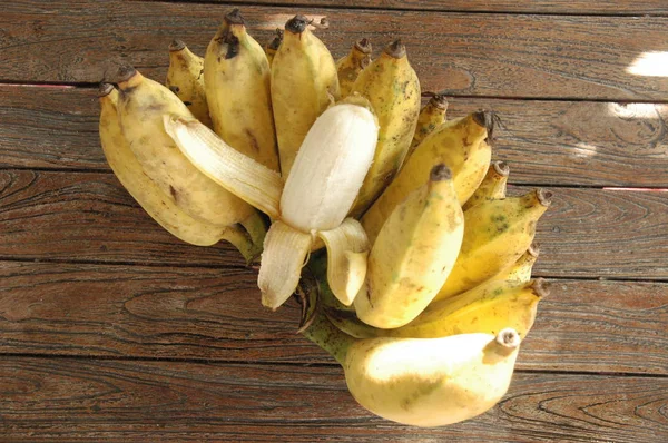 muz sarı renk meyve-sağlıklı gıda-doğa