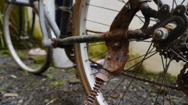 Görüntü Arkaplanlı klasik bisiklet tekmeleme standı - Ulaşım, bisiklet detayları, klasik konsept ve kentsel yaşam tarzı temaları için uygun