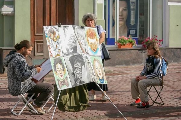 俄罗斯 莫斯科 阿尔巴特街08 2008 阿拉特画家在工作 — 图库照片