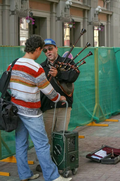 Rusya, Moskova, Arbat Sokağı. 08/01/2008. Arbat halk müzisyenler.