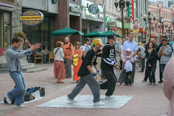 Rusya, Moskova, Arbat Sokağı. 08/01/2008. Arbat Rus gençlik eğlence.
