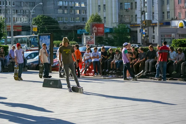 Rusya, Moskova, Arbat Sokağı. 08/01/2008. Arbat Rus gençlik eğlence.