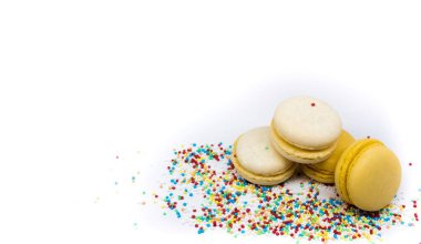 Bademli kurabiye - kadar hafif bir arka plan üzerinde izole mutfak dekorasyonu ile kapatmak.