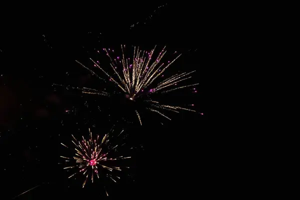 Vuurwerk Lichten Nachtelijke Hemel — Stockfoto