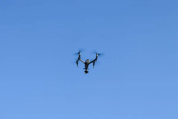 Drone Met Video Camera Tegen Hemel — Stockfoto