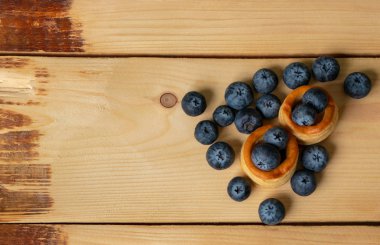 Yaban mersini ile hamur yakın çekim sepetleri