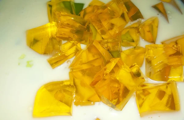 Tatlı yemek. Açık meyve jöle yapma süreci