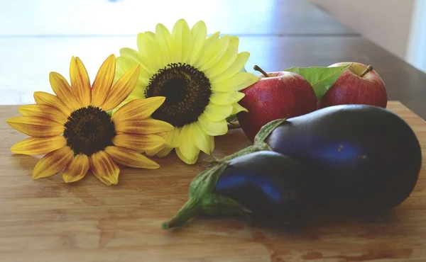 Taze elma, patlıcan ve ayçiçeği Puerto Rico'da ateş aldı. Organik Tarım, taze çiftçilerin piyasa sonbaharda hasat. Lezzetli organik gıda