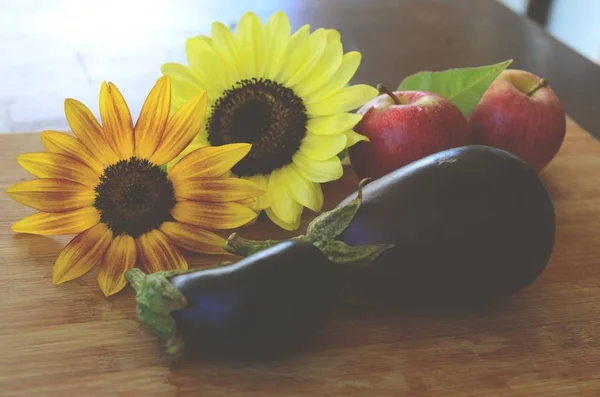 Taze elma, patlıcan ve ayçiçeği Puerto Rico'da ateş aldı. Organik Tarım, taze çiftçilerin piyasa sonbaharda hasat. Lezzetli organik gıda