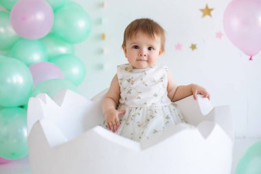 Kız için ilk doğum günü pembe dekor