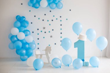 İlk doğum günü için balonlu arkaplan