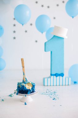 Mavi pasta ilk doğum günün için.