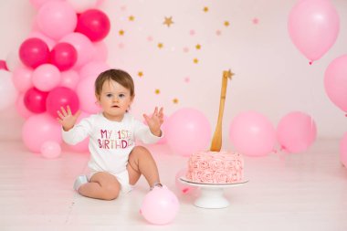 Birinci sınıf parti kızı.