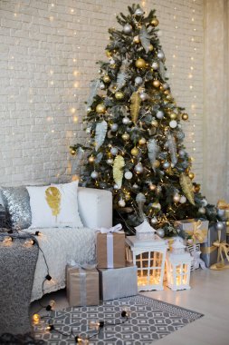 Noel altın dekoru ve ağacı